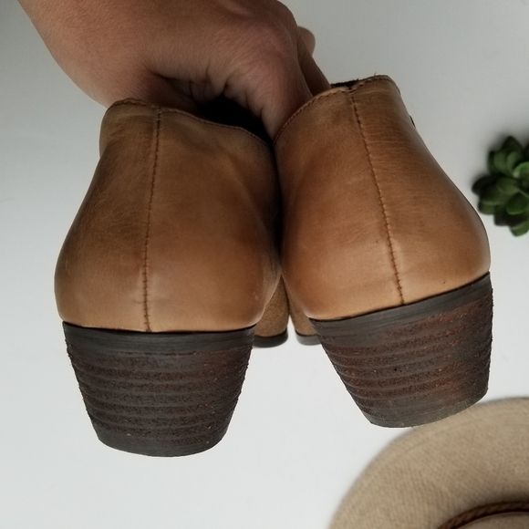 Very Volatile Los Angeles Ankle Zipper Bootie - Picture 4 of 7